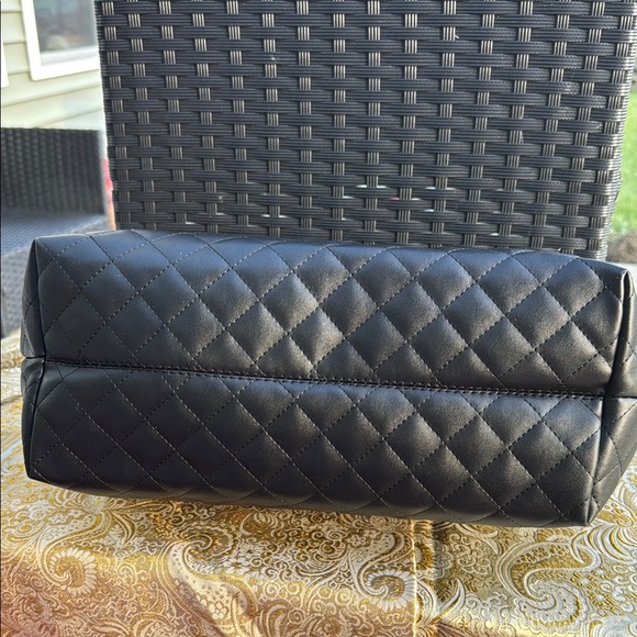 Badgley Mischka Black Quilted Tote Bag with Gold Chain by - Picture 4 of 6